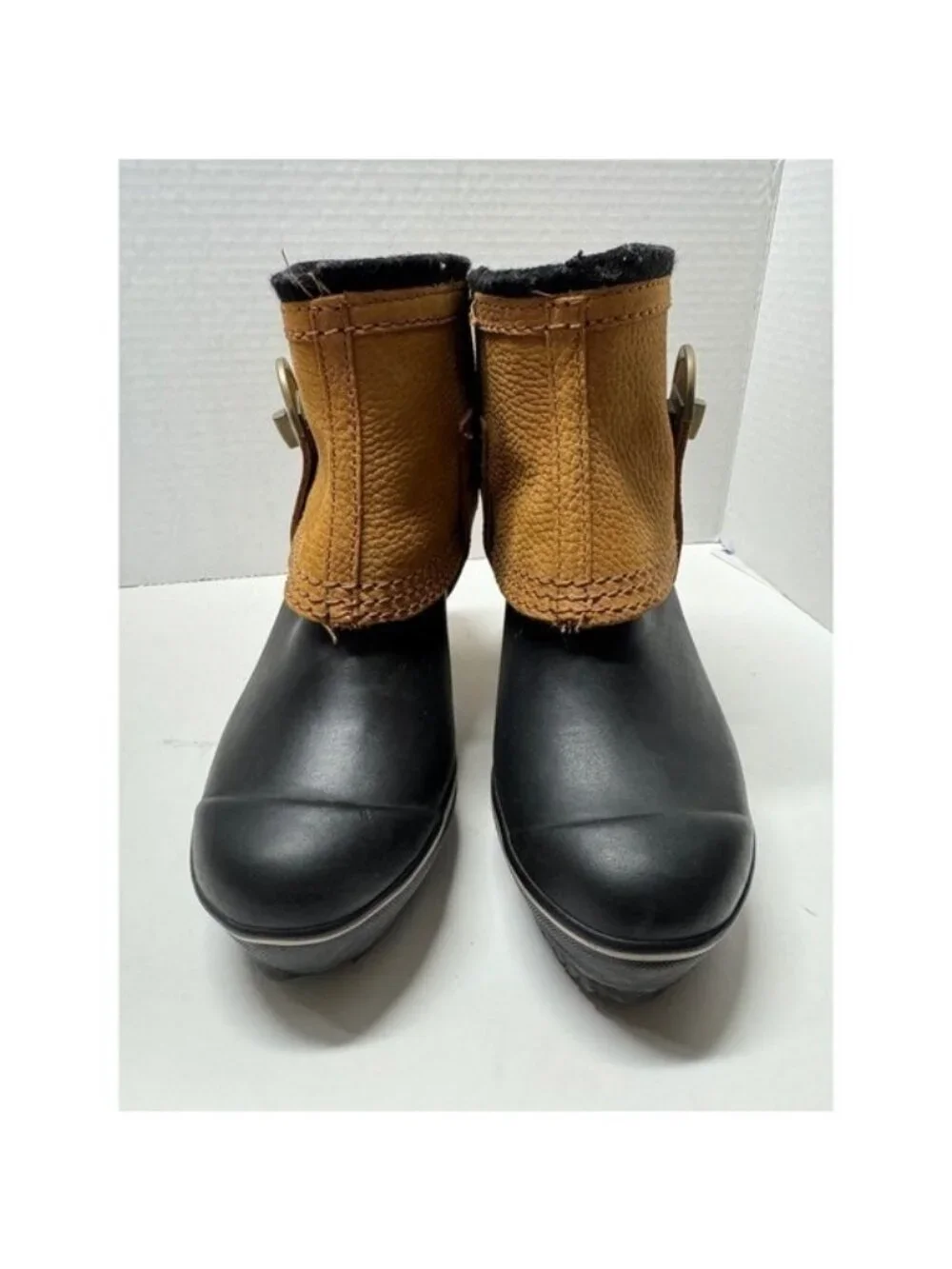 Sorel Medina III Rain Boots Black Tan Gold Heel Ankle Booties Womens 6.5 - Picture 2 of 9